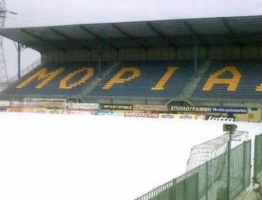 Χιονισμένο το γήπεδο του Αστέρα Τρίπολης για τον αγώνα με την ΑΕΚ (φωτό, βίντεο)